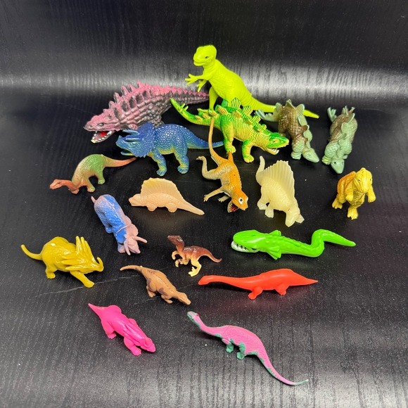 The Unbranded Brand Other - Vintage& Early‎ 2000s Dino Toy Lot Mixed Herbivore & Carnivores Different Colors
